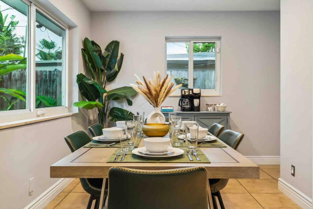 Private Oasis With Pool Near Beaches, Dining & Las Olas Форт-Лодердейл Екстер'єр фото